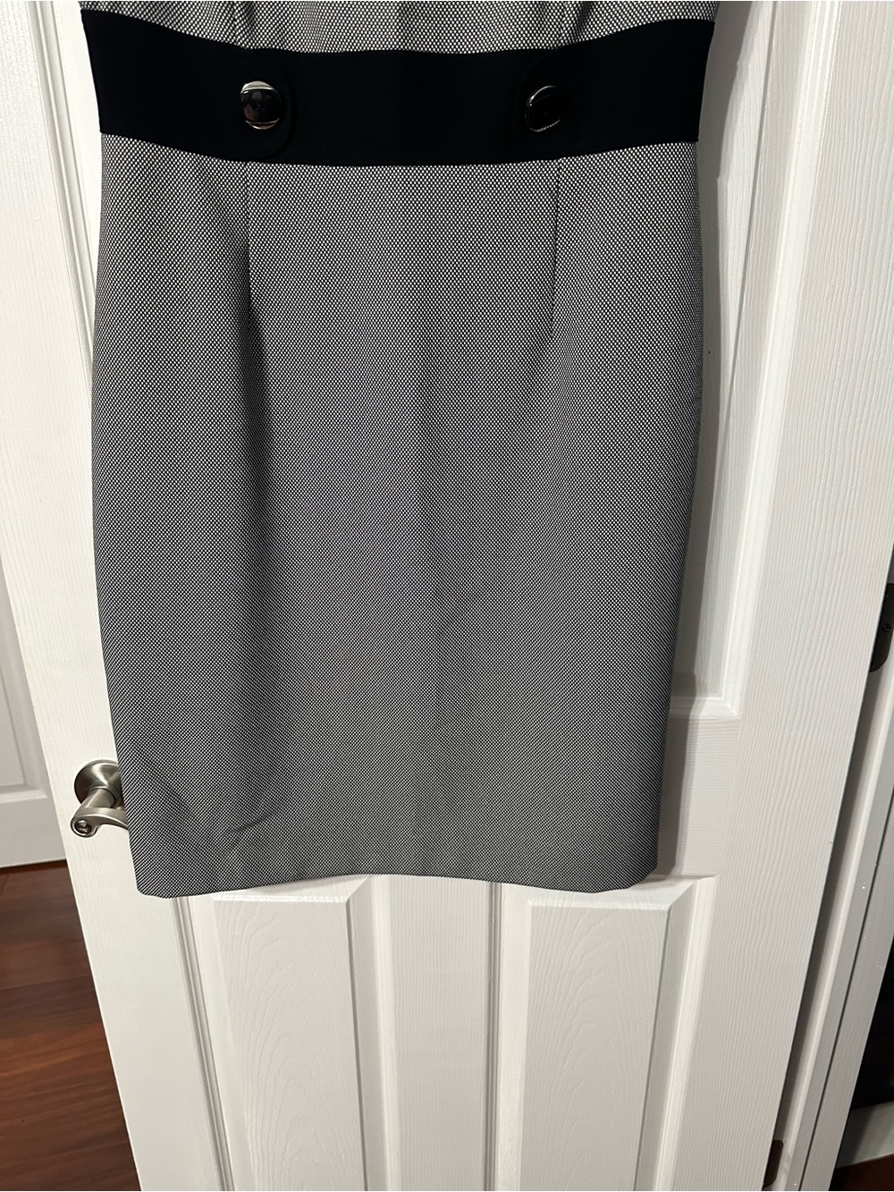 Tahari Arthur S. Levine Black and Gray Sleeveless Sheath Dress - Picture 3 of 15